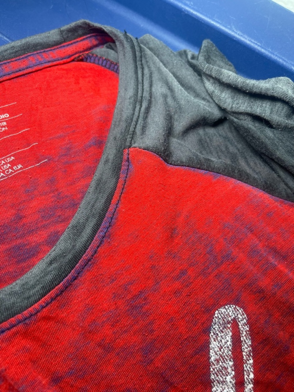 Hurley Women's 3/4 Sleeve Raglan Graphic Tee in Red & Heather Grey Size Medium - Picture 15 of 16